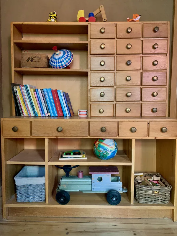 Kinderzimmer mit viel Spielzeug